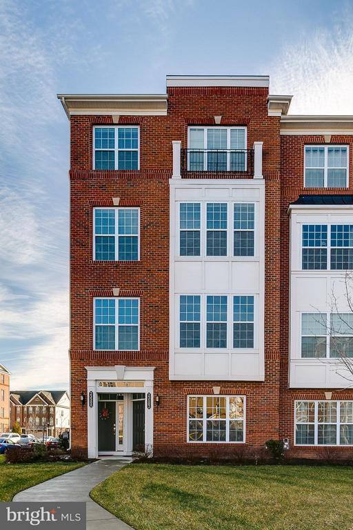 Building Photo - 23502 Belvoir Woods Terrace