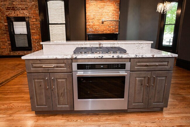 Building Photo - 275 S Limestone