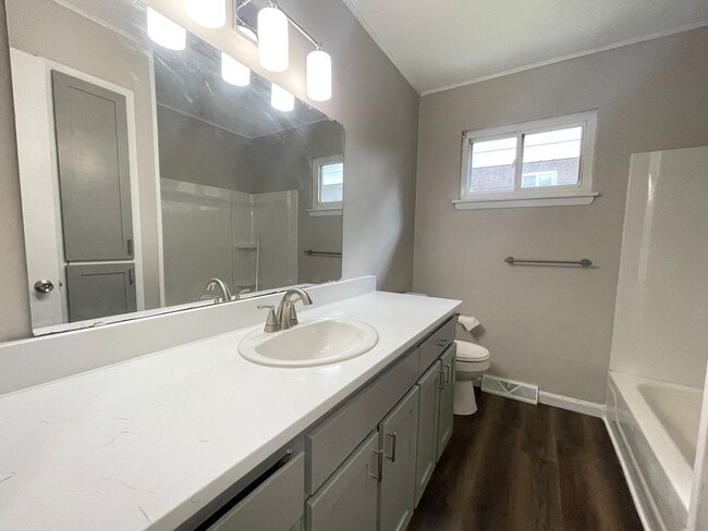 Building Photo - 1932 S Broadway Ave