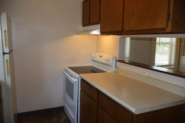 Building Photo - 411 E Plum St