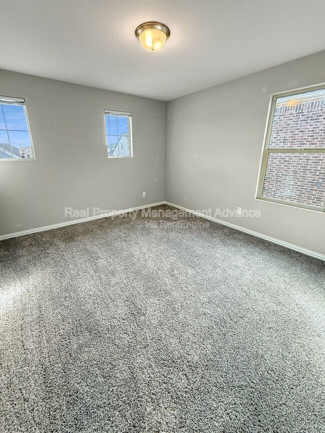 Building Photo - 452 Morning Dew Ln