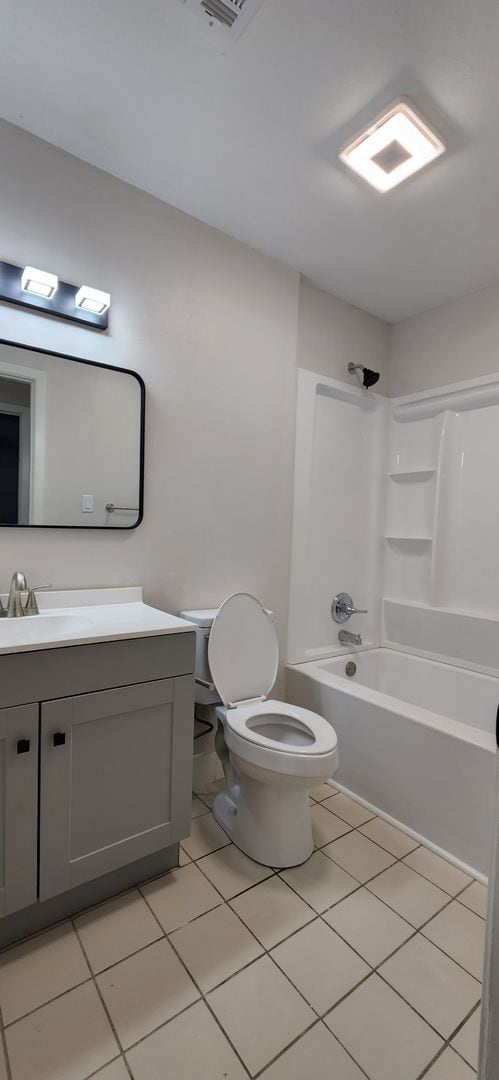 Building Photo - Completely Remodeled 3 Bed / 2 Bath Home 1,704 SF