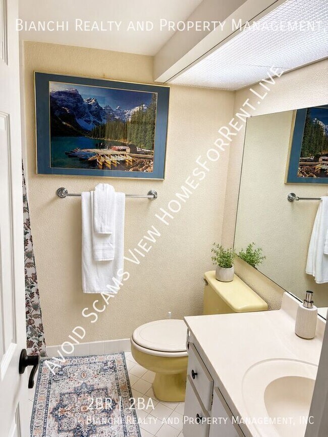 Building Photo - 4575 Cove Cir