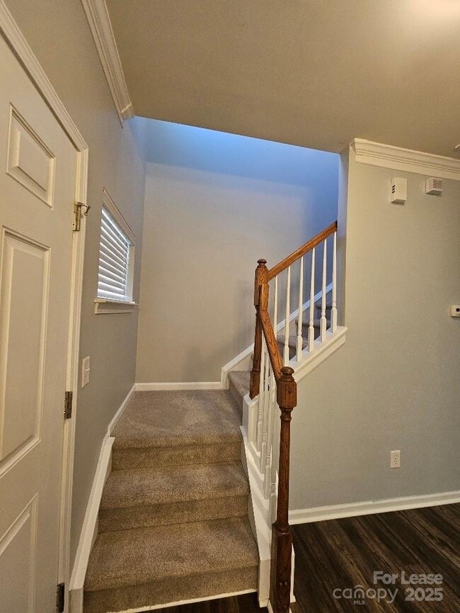Building Photo - 2219 Crosscut Dr