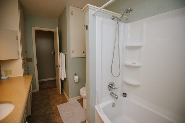 Building Photo - 524 S Ridge Dr