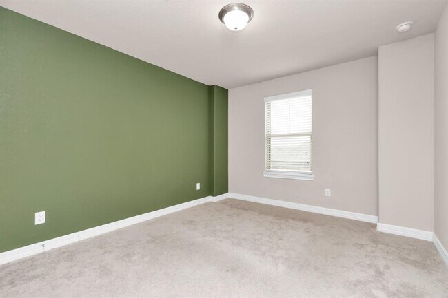 Building Photo - 1517 Portola Dr