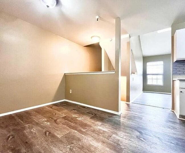 Building Photo - 15650 Stone Crossing Dr