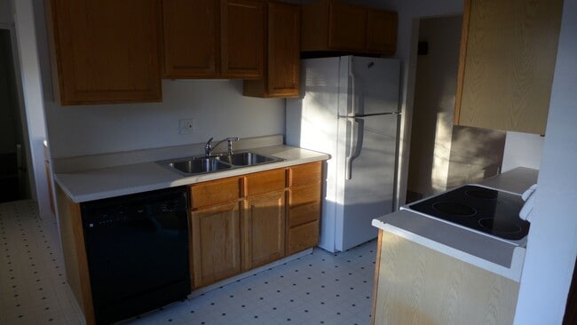 Building Photo - 560 S 40th St