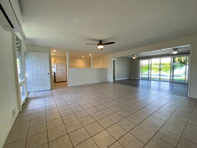 Building Photo - T1182ach