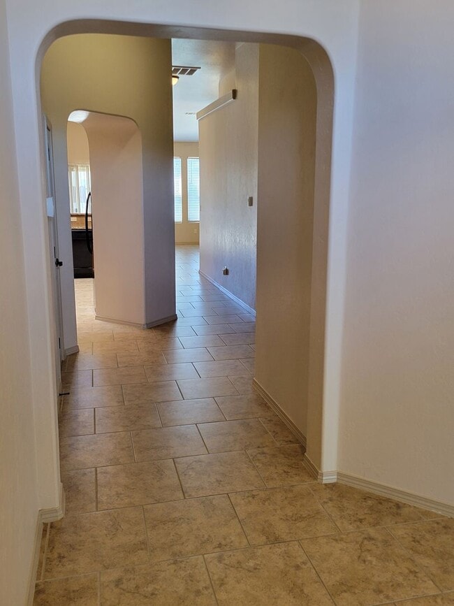 Building Photo - 3 Bedroom, 2 Bathroom Home!