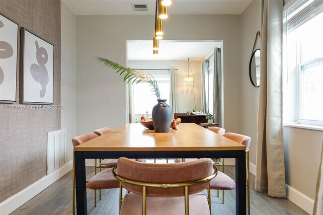 Building Photo - 2761 SW 33rd Ave