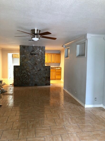 Building Photo - 502 Beacon