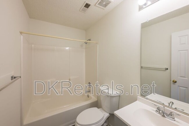 Building Photo - 5689 Isleworth Way