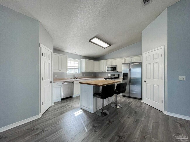 Building Photo - 209 Staysail St