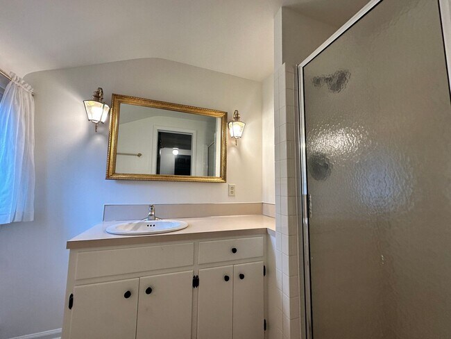 Building Photo - Four Bedroom Two and a Half Bath home avai...