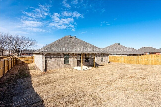 Building Photo - 916 Rachel St