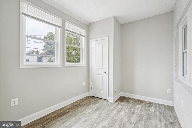 Building Photo - 1222 Meigs Pl NE