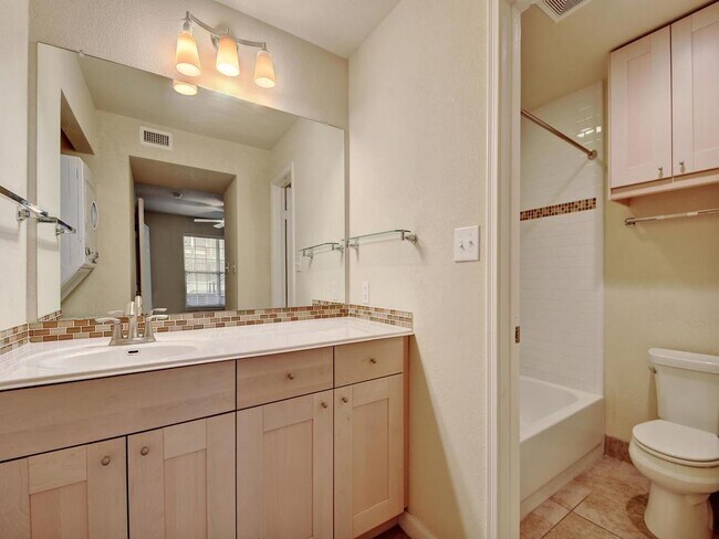 Building Photo - 7685 Northcross Dr