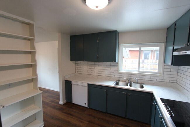 Building Photo - 1612 N San Francisco St