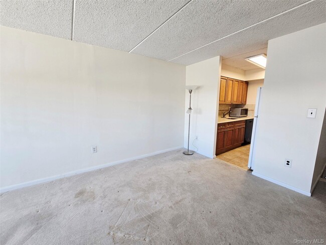 Building Photo - 142 Main St