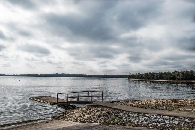 Building Photo - Coming soon! Nice remodel of townhouse Condo in Harbour Town. Gated complex!