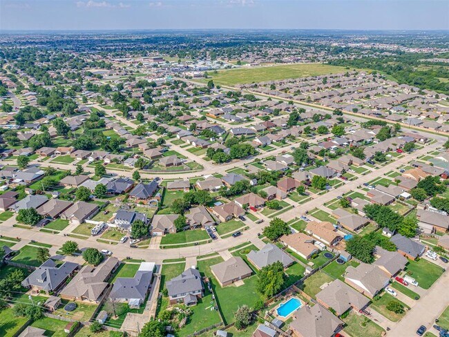 Building Photo - 949 N Windermere Dr