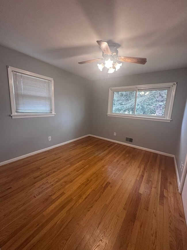 Building Photo - 3 bed, 2 full bath House in 40218 - $2,200/month