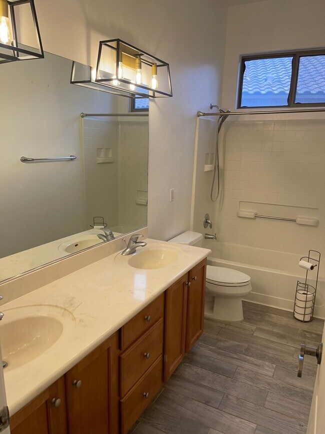 Building Photo - Southwest Beauty