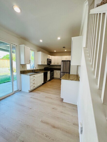 Building Photo - 15 Ametrine Way