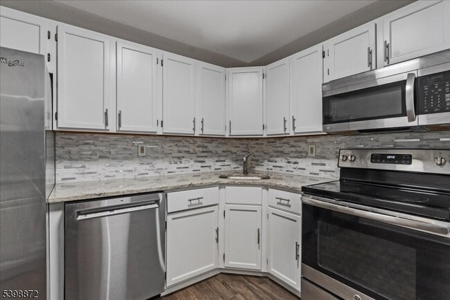 Building Photo - 56 Maple Ln