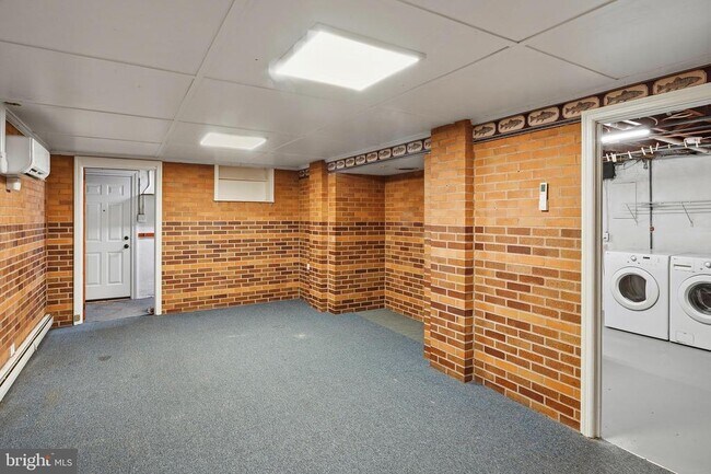 Building Photo - 306 Kingston Rd