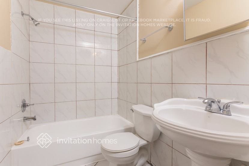 Building Photo - 13333 Laraway Dr
