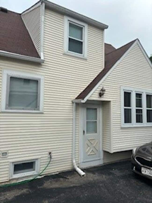 Building Photo - 1805 Winchester St