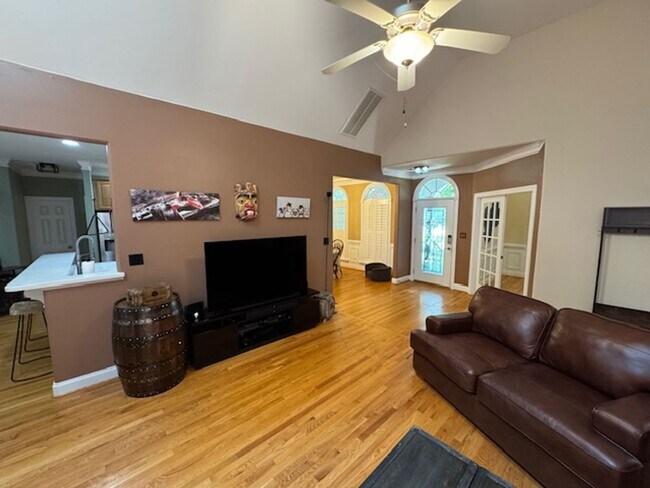 Building Photo - Charming 3-Bedroom Retreat in Wake Forest
