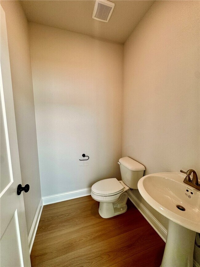 Building Photo - 6747 Winterwood Ave