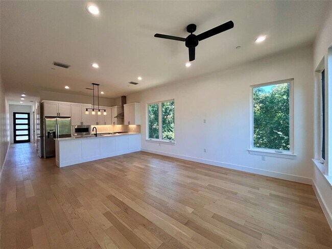 Building Photo - 4010 Clawson Rd