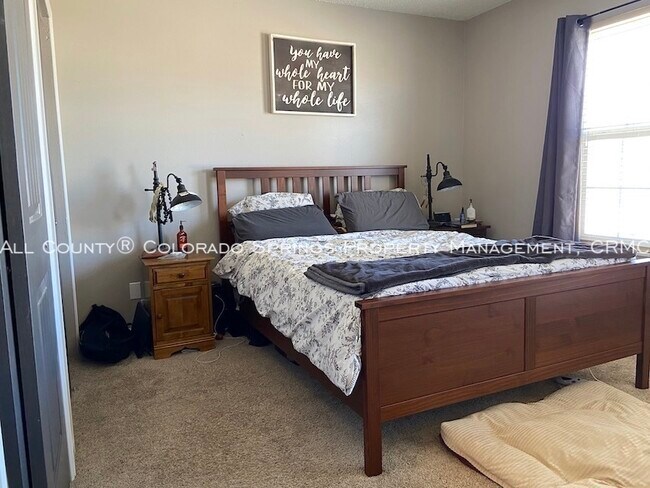 Building Photo - 5020 Wainwright Dr