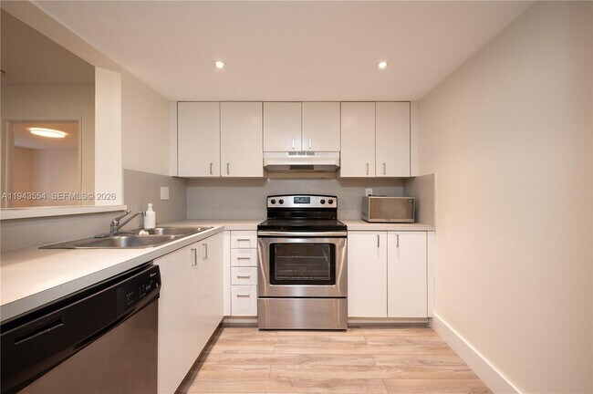 Building Photo - 1 Alhambra Cir