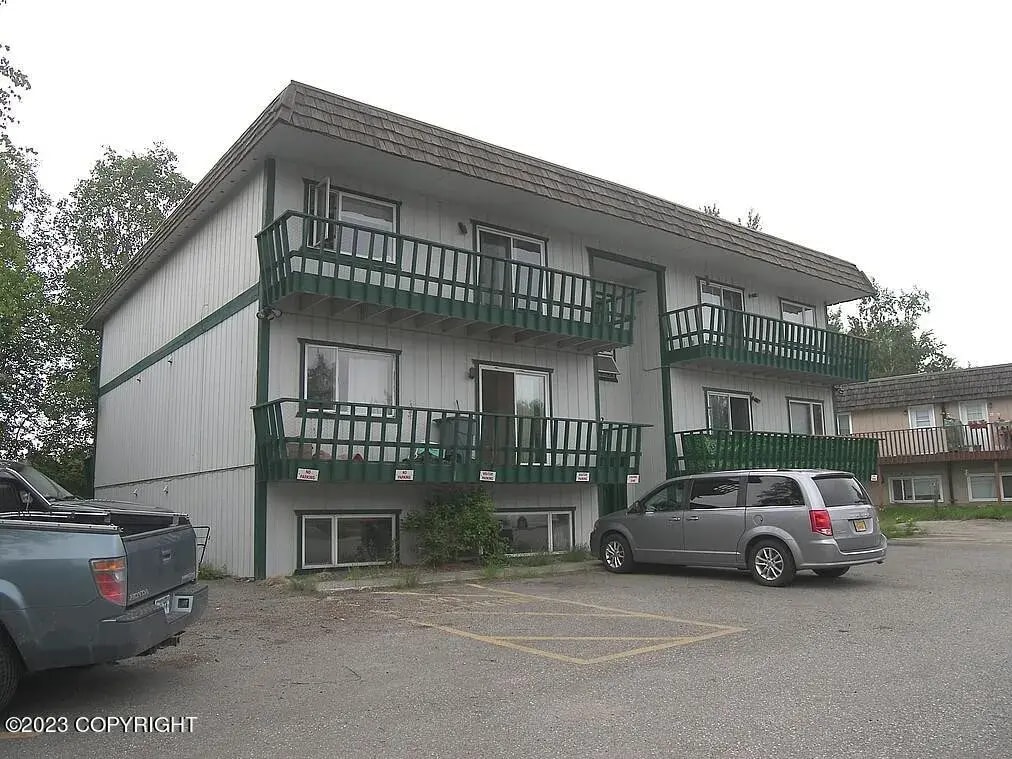 Front of building - 4921 Dartmouth Dr