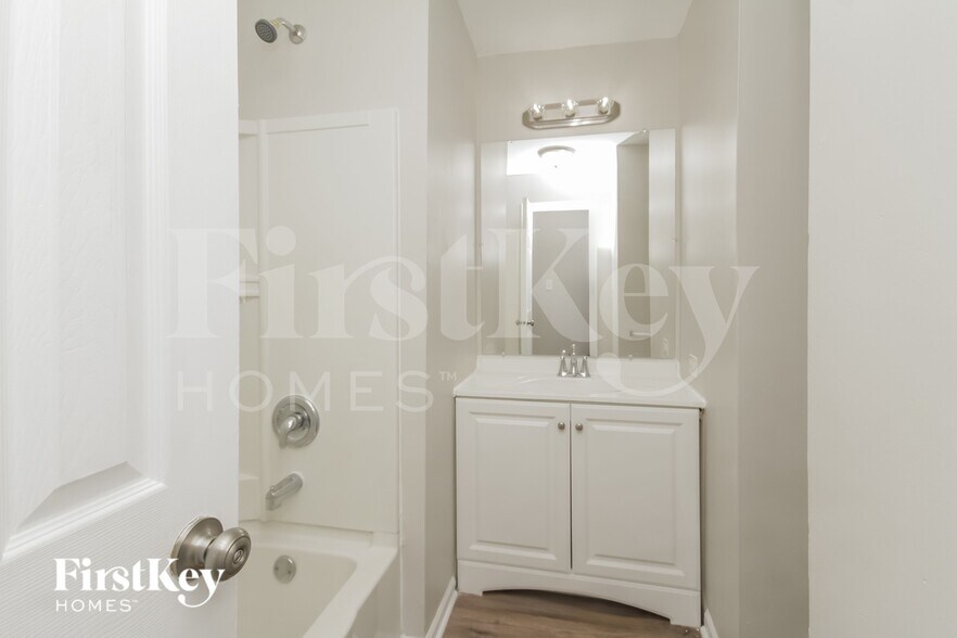 Building Photo - 408 Dalhart Ave