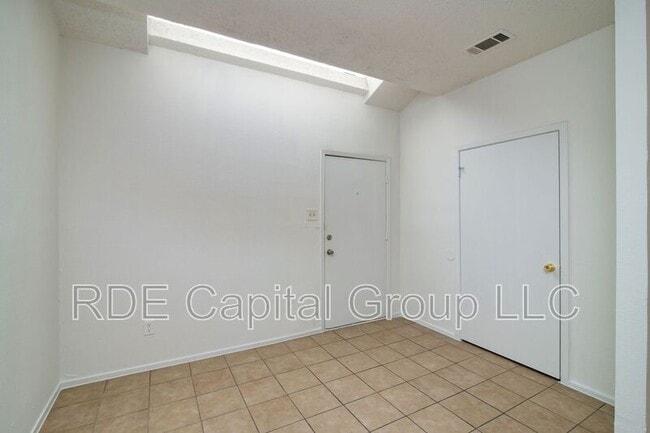Building Photo - 1429 Weiler Blvd