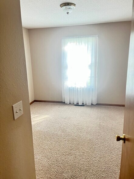 Building Photo - 917 Roddy Rd