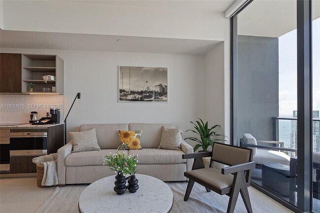 Building Photo - 601 NE 1st Ave