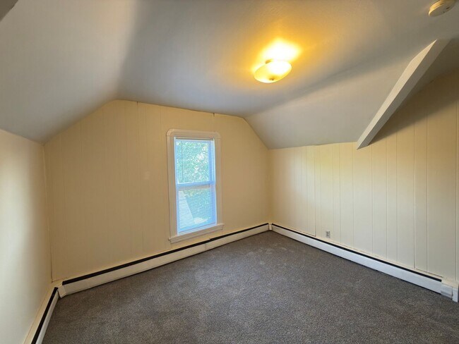 Building Photo - 2121 13th Ave S