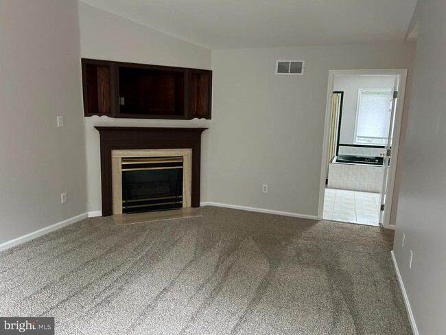 Building Photo - 114 Lenape Dr