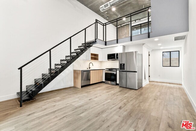 Building Photo - 11013 Hartsook St