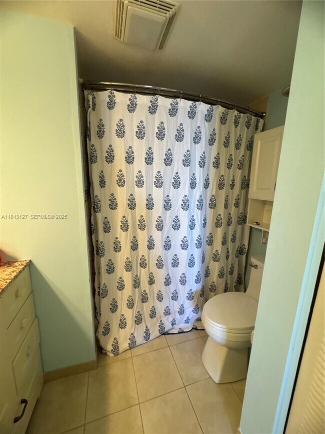 Building Photo - 3545 NE 166th St