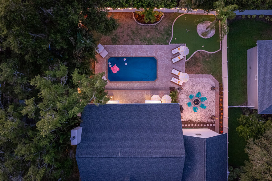 Building Photo - 12833 Poinsettia Ave