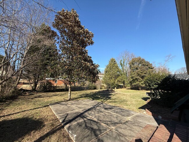 Building Photo - 2841 Deerwood Dr