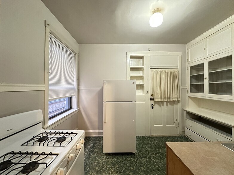 Building Photo - 1309 Oak Ave